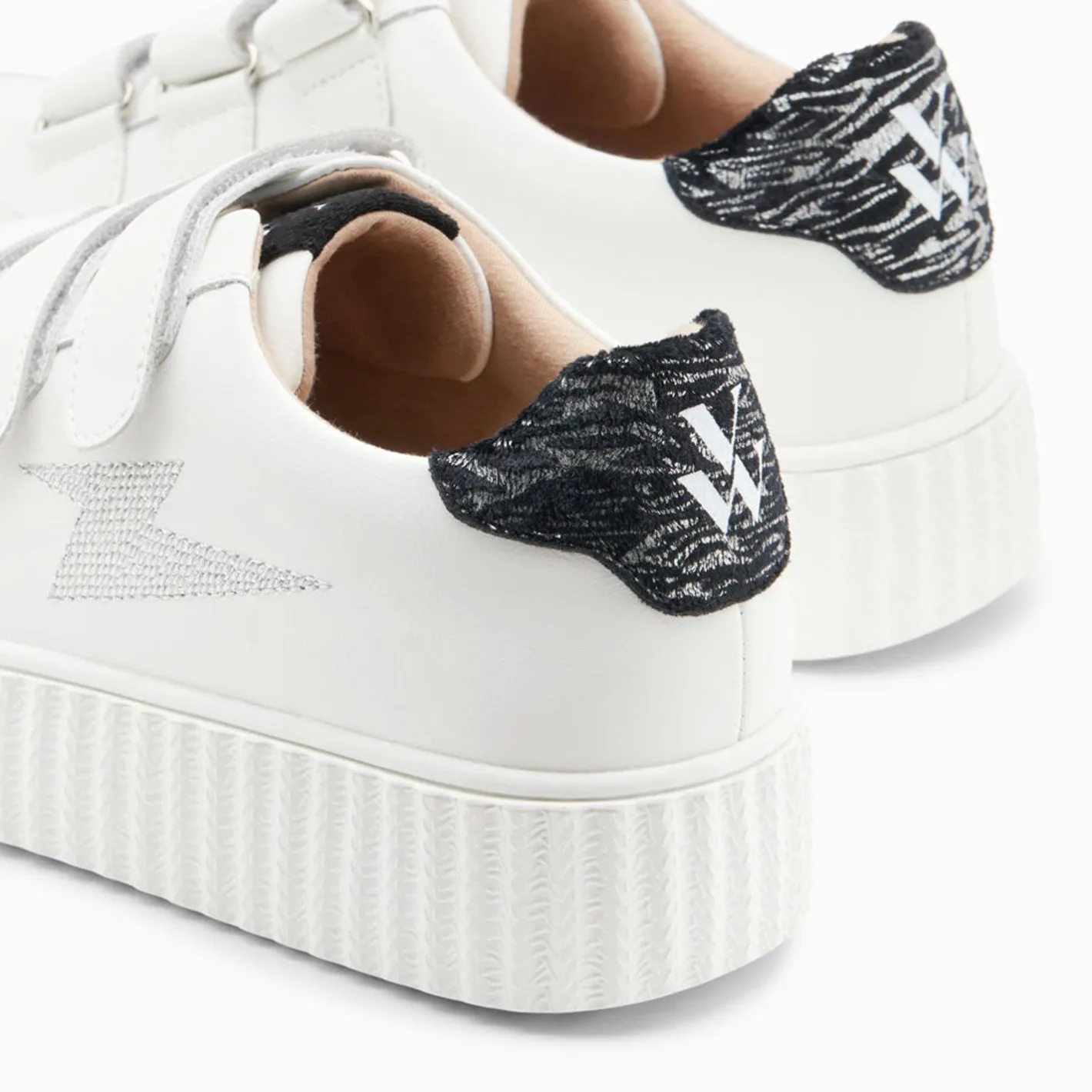 Vanessa Wu Baskets Eclair Damia Blanc Et Noir Imprime Zebre A Scratchs