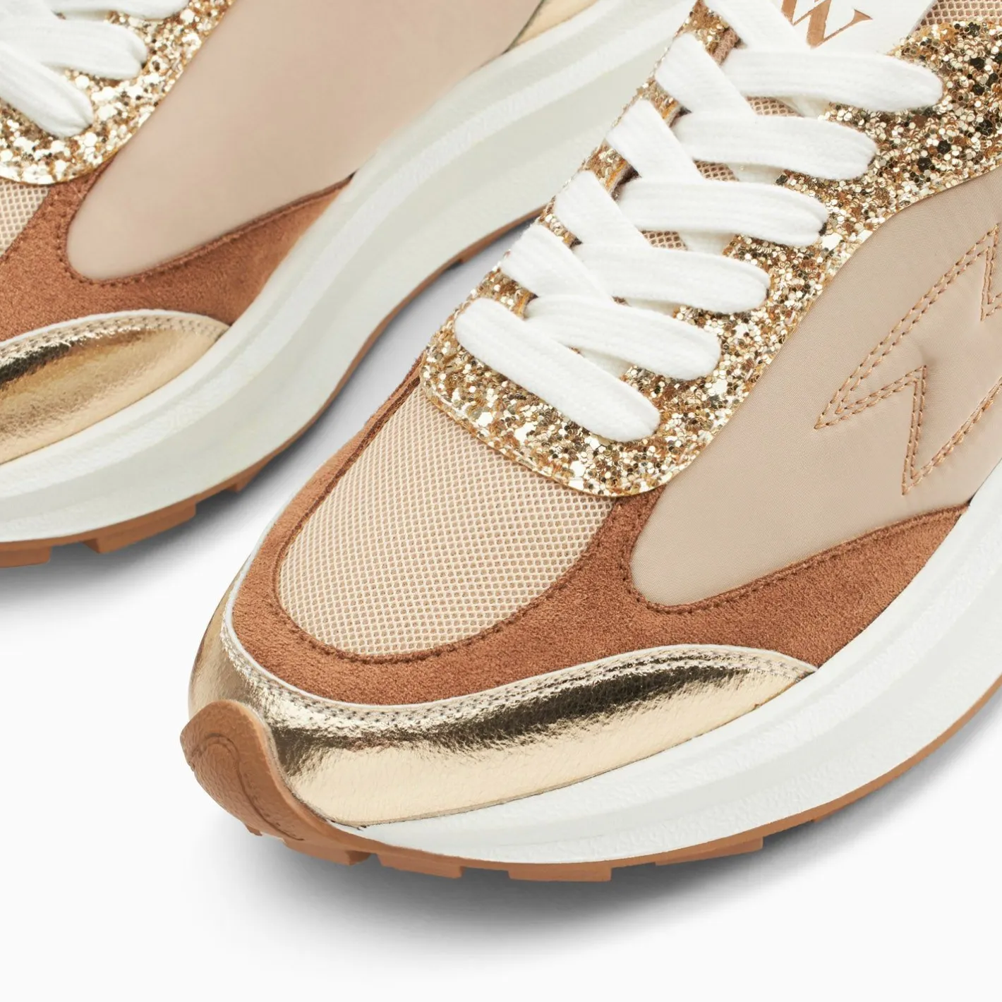 Vanessa Wu Baskets Eclair Esther Beige Et Or A Semelle Oversize Hot