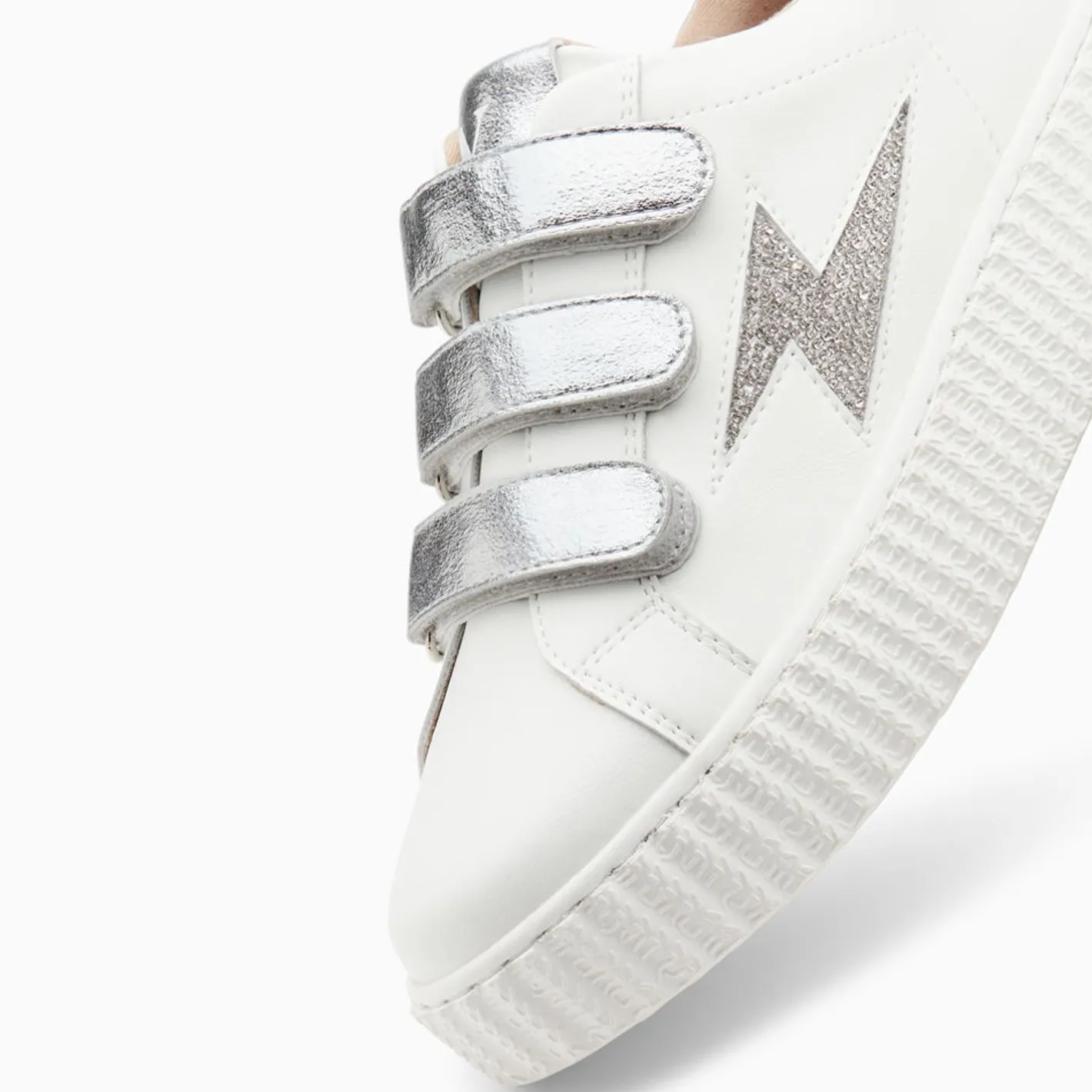 Vanessa Wu Baskets Eclair Kandia Blanc Et Argent A Scratchs Online