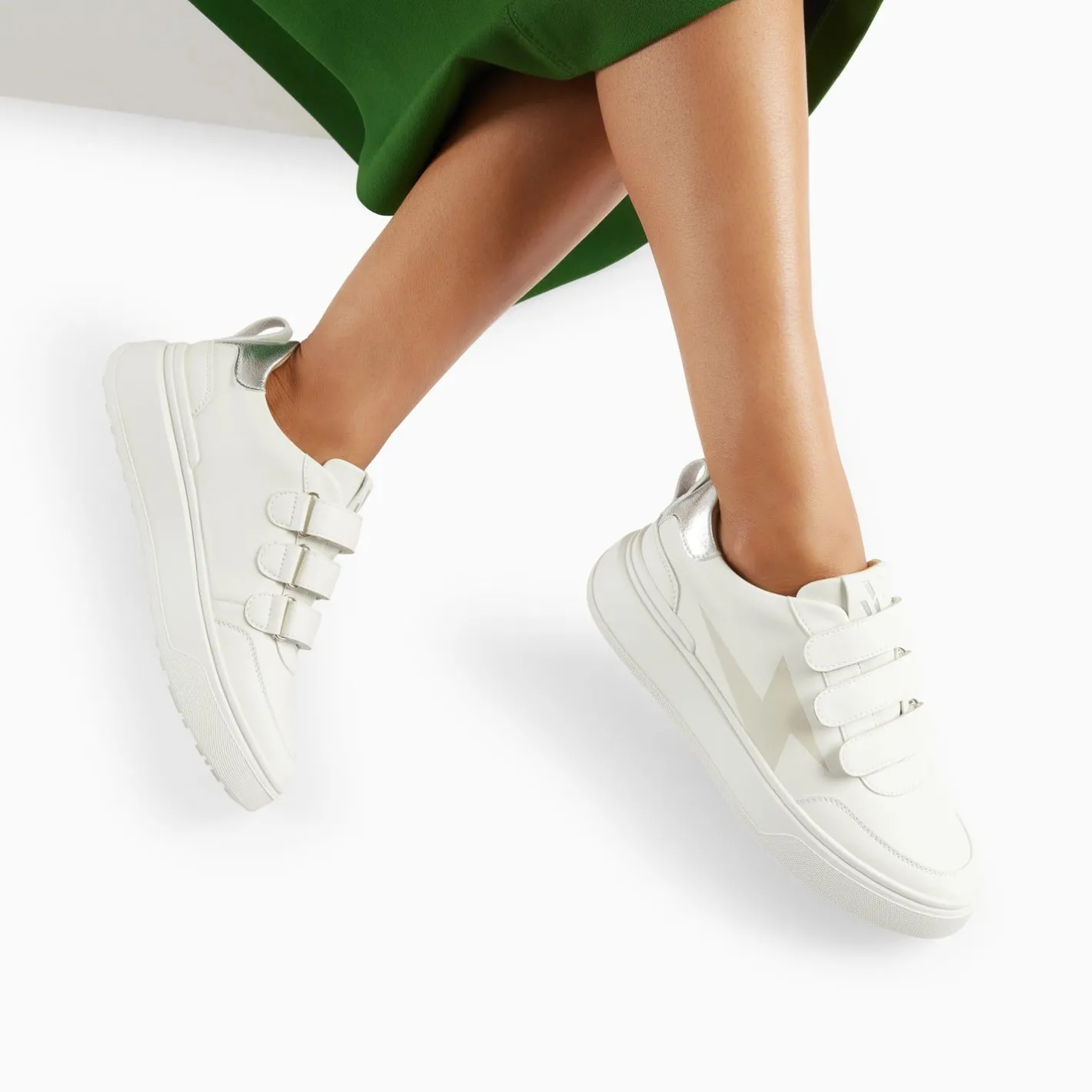 Vanessa Wu Baskets Eclair Lison Blanc Et Argent A Scratchs New
