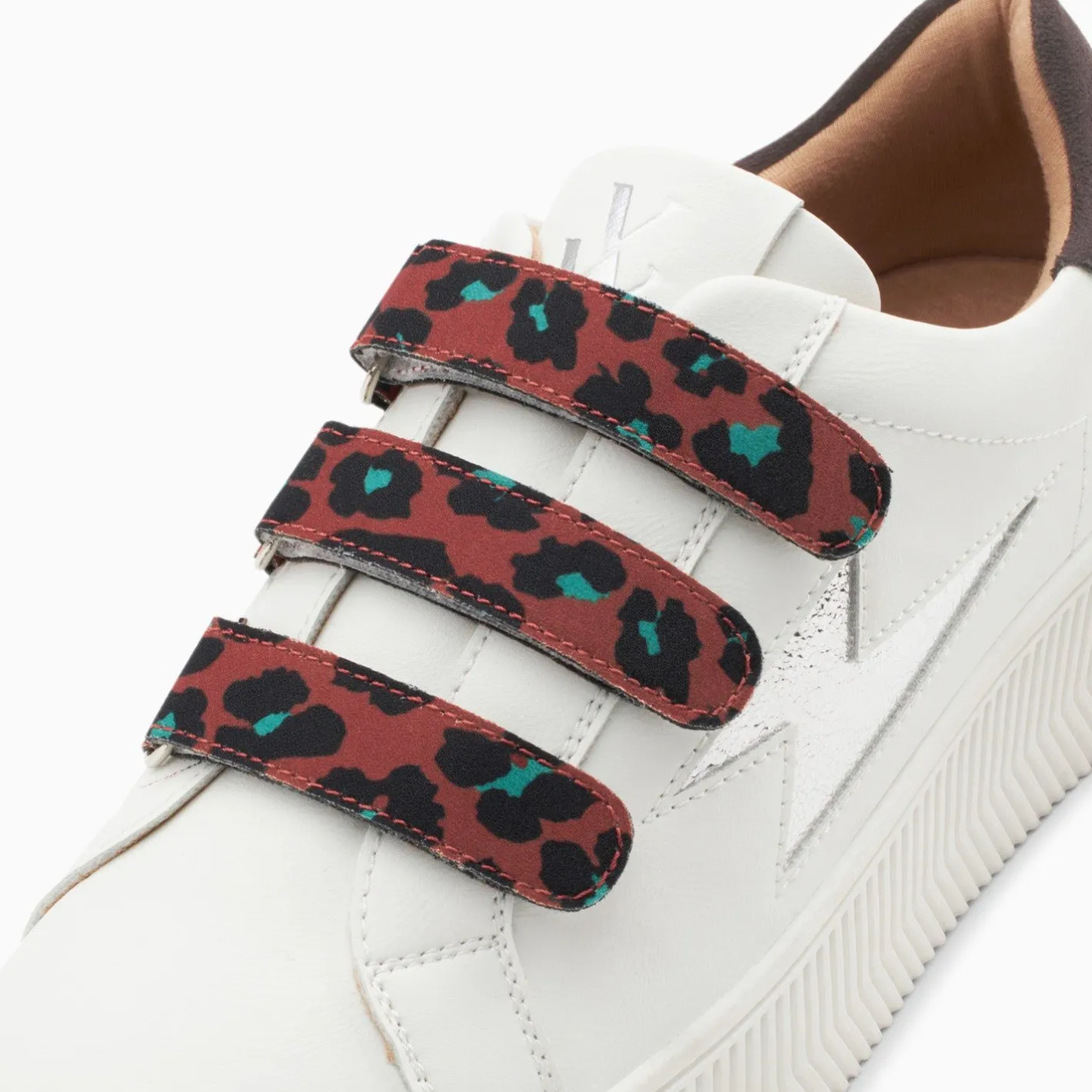 Vanessa Wu Baskets Eclair Noura Blanc Et Argent A Scratchs Leopard Discount