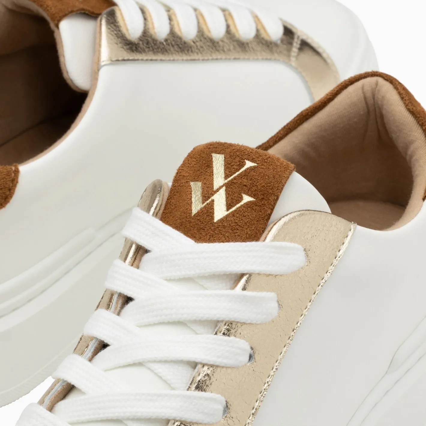 Vanessa Wu Baskets Eclair Romane Blanc Et Camel A Lacets Best