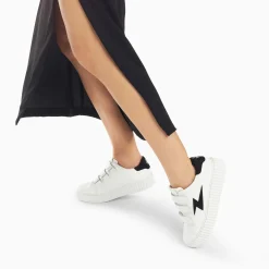 Vanessa Wu Baskets Eclair Vicky Blanc Et Noir A Scratchs Outlet