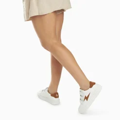 Vanessa Wu Baskets Eclair Vicky Blanc Et Camel A Scratchs Discount