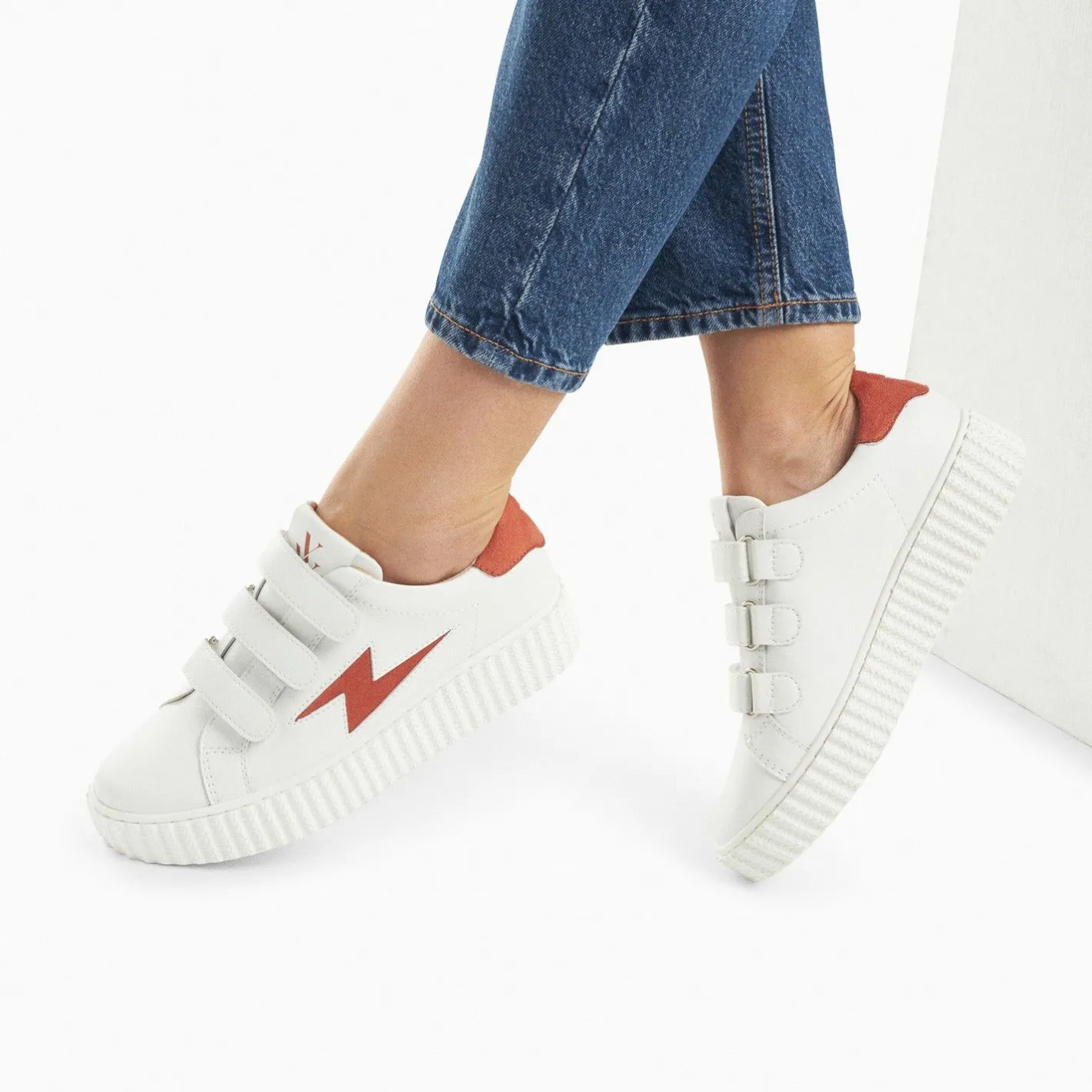 Vanessa Wu Baskets Eclair Vicky Blanc Et Brique A Scratchs Outlet