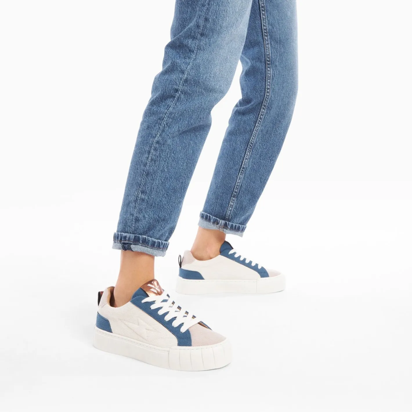 Vanessa Wu Baskets Fara Cotelees Beige Et Bleu A Lacets Sale