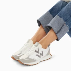 Vanessa Wu Baskets Monogramme Athenais Blanc Et Gris A Semelle Running Best