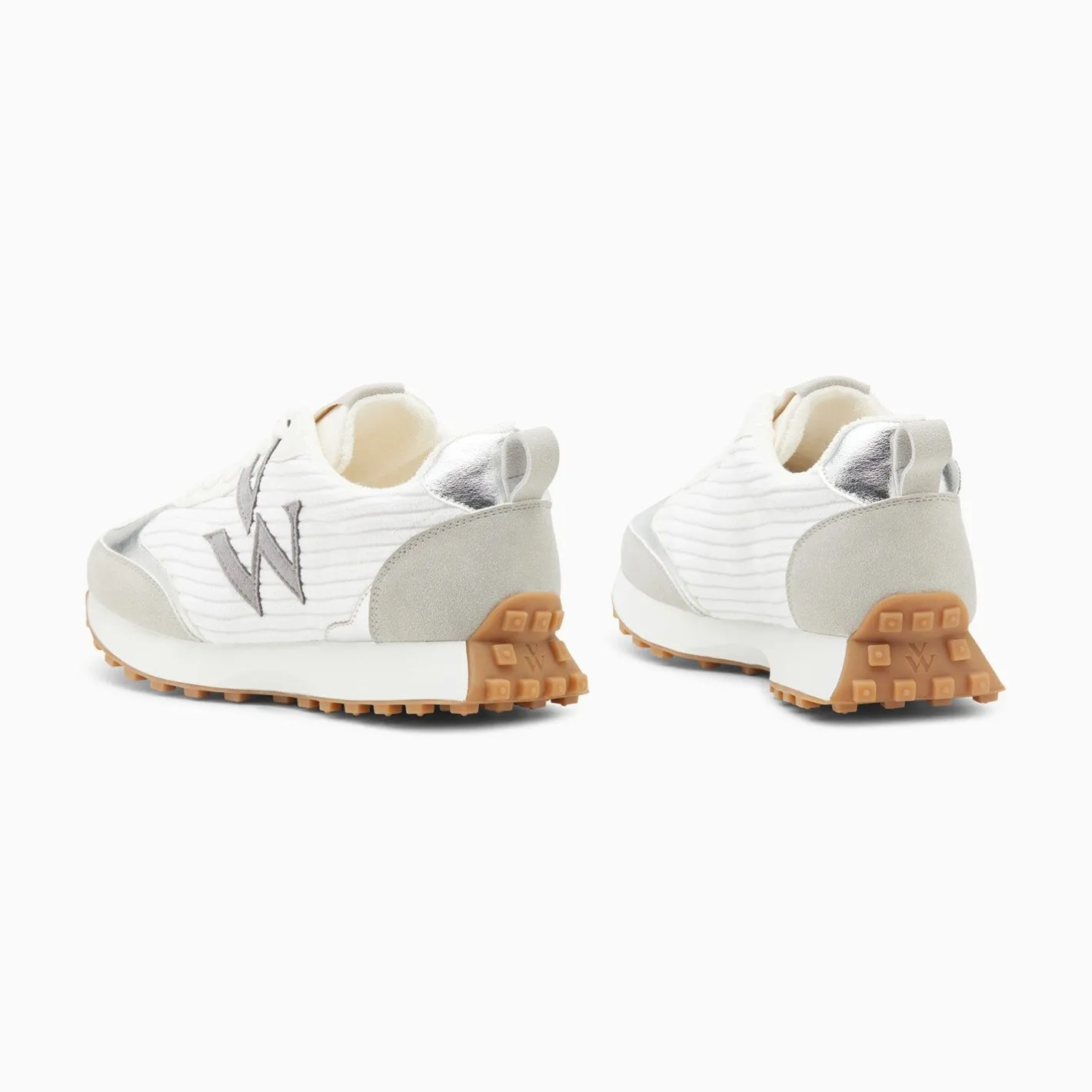 Vanessa Wu Baskets Monogramme Athenais Blanc Et Gris A Semelle Running Best