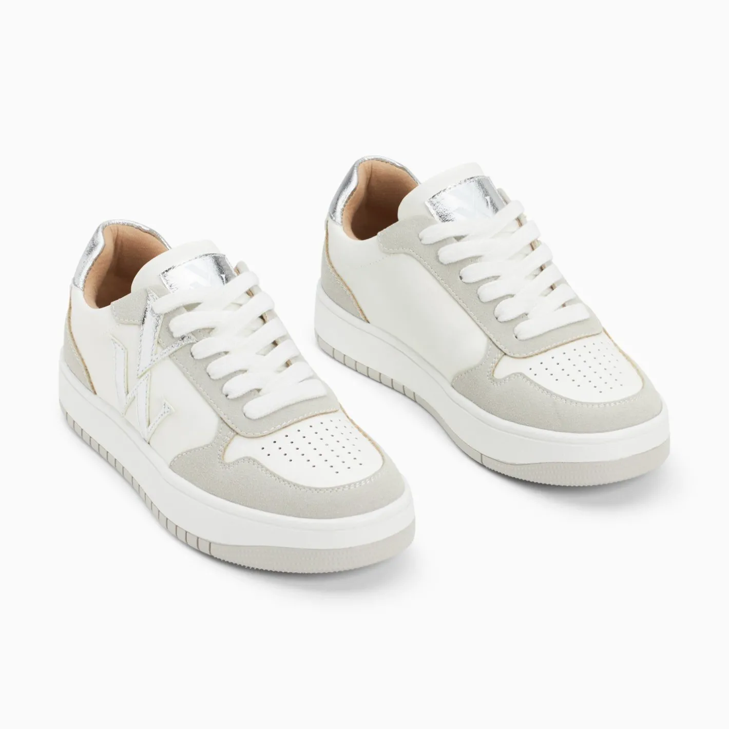 Vanessa Wu Baskets Monogramme Calie Blanc Et Gris Online