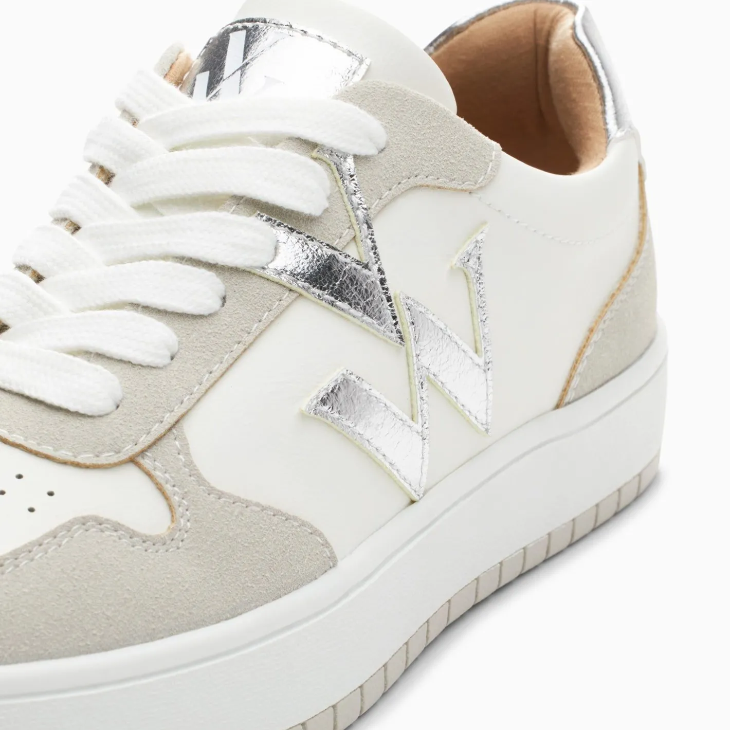 Vanessa Wu Baskets Monogramme Calie Blanc Et Gris Online