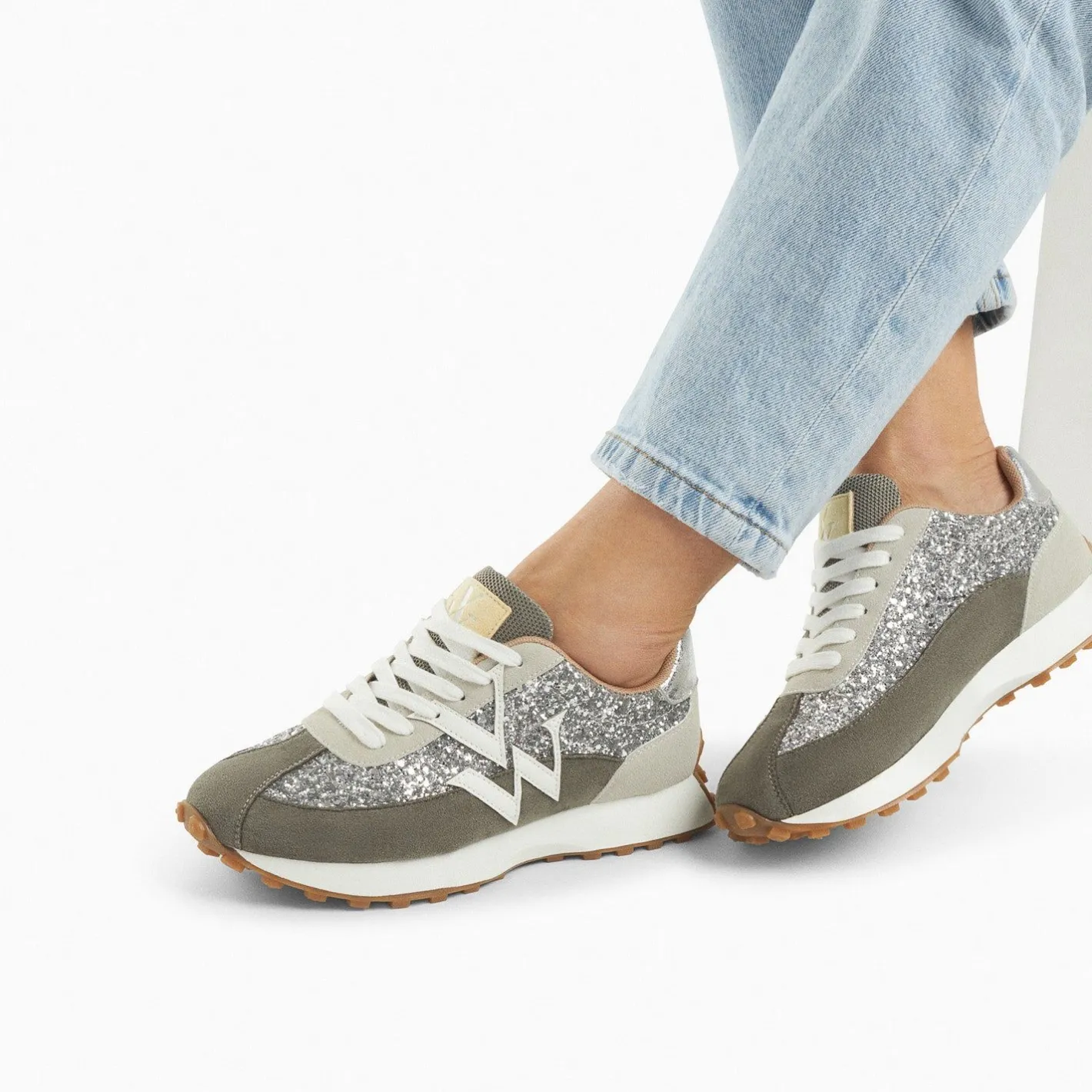 Vanessa Wu Baskets Monogramme Faustine Argent Et Gris A Semelle Running Clearance