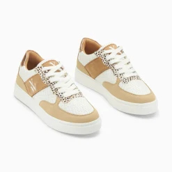 Vanessa Wu Baskets Monogramme Flavie Perforees Blanc Et Beige A Lacets Hot