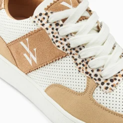 Vanessa Wu Baskets Monogramme Flavie Perforees Blanc Et Beige A Lacets Hot