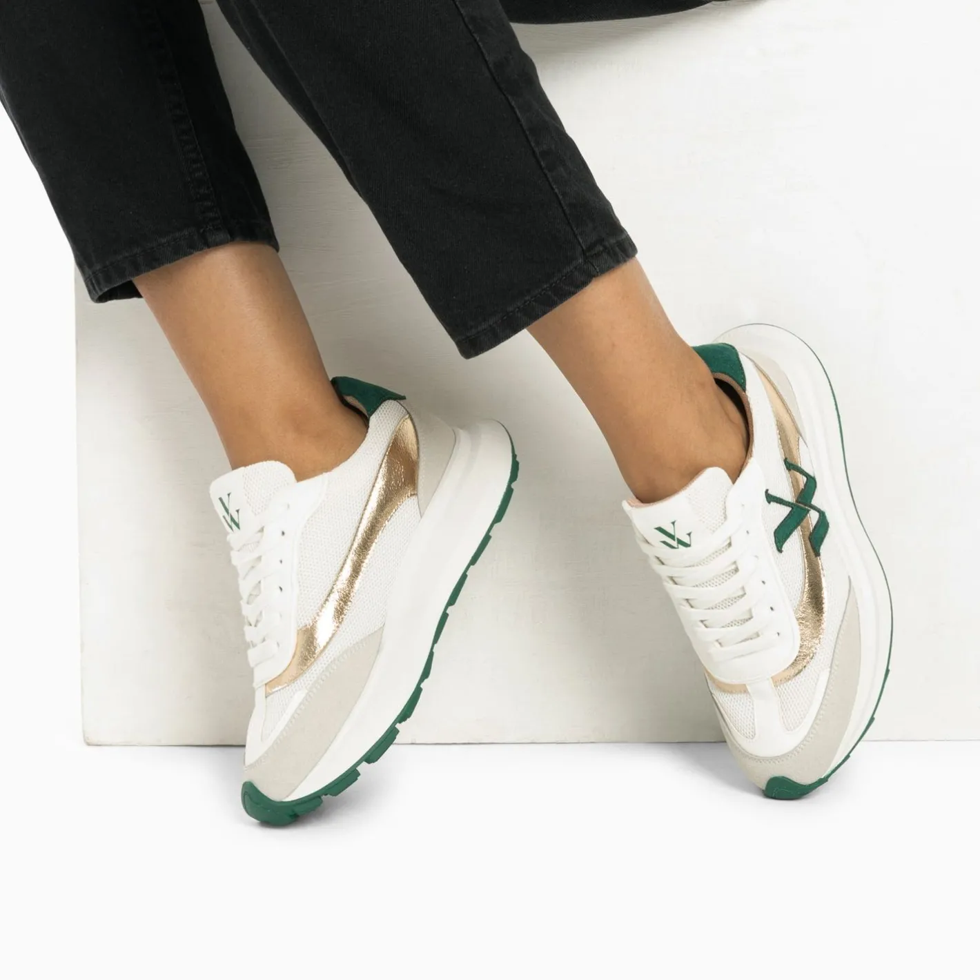 Vanessa Wu Baskets Monogramme Lana Vert Et Or A Semelle Oversize Sale