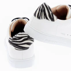 Vanessa Wu Baskets Steph Blanc Et Imprime Zebre A Lacets Noirs Outlet