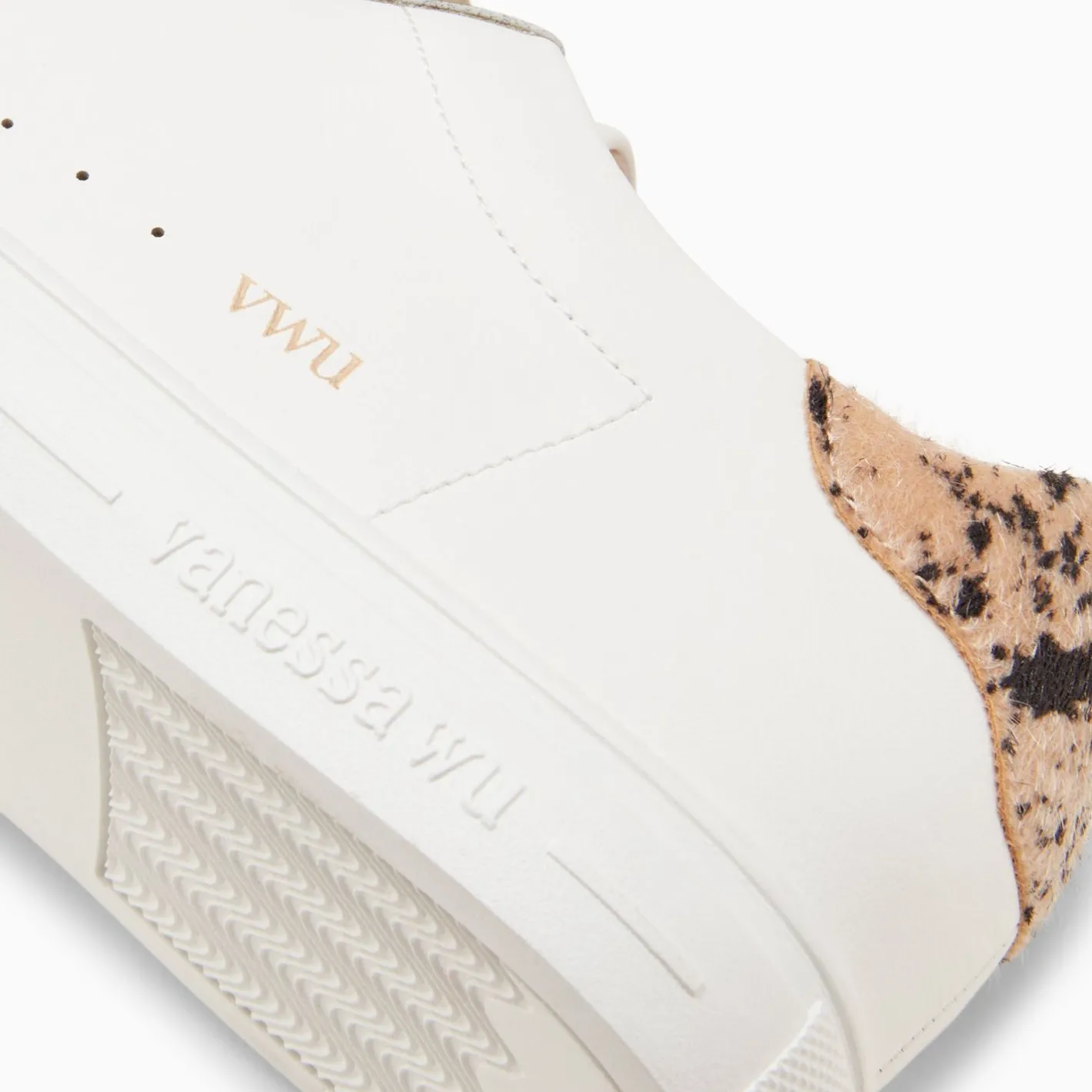 Vanessa Wu Baskets Steph Blanc Et Imprime Guepard A Lacets Beiges