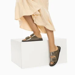 Vanessa Wu Mules Plates Celia Kaki Verni A Boucles Oversize Outlet