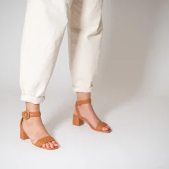 Vanessa Wu Sandales A Talon Tressees Emmeline Camel Discount